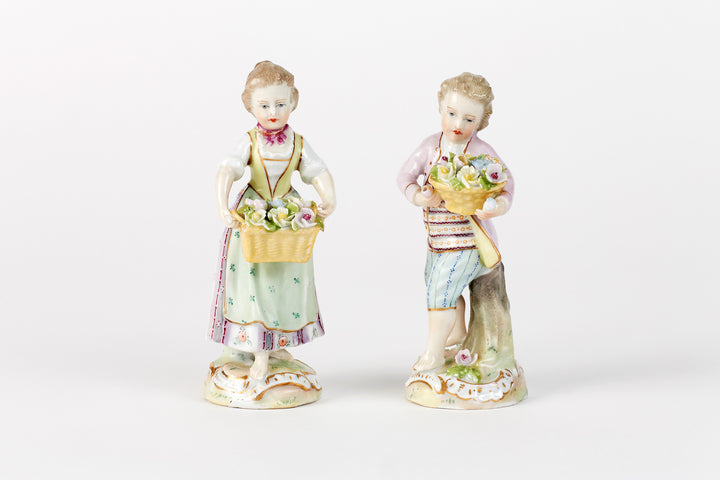 Porzellan-Figurengruppe: Mädchen und Junge mit Blumenkörben, Thüringen, 19. Jahrhundert