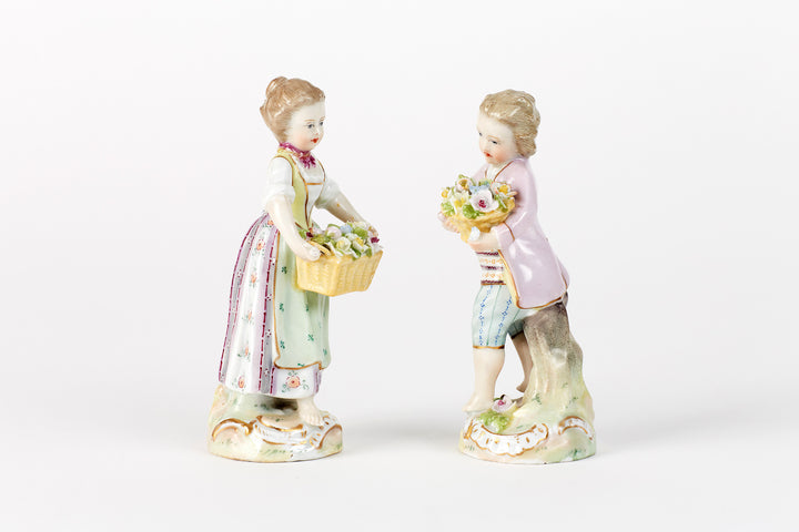 Porzellan-Figurengruppe: Mädchen und Junge mit Blumenkörben, Thüringen, 19. Jahrhundert