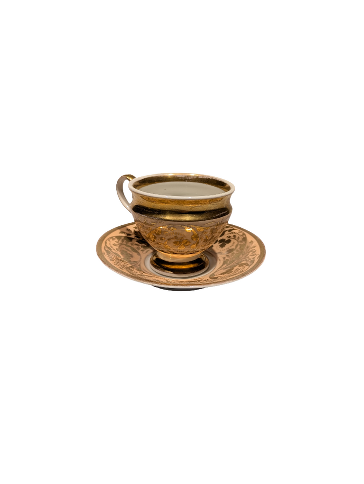 KPM Berlin – Goldene Tasse mit Untertasse, florales Dekor
