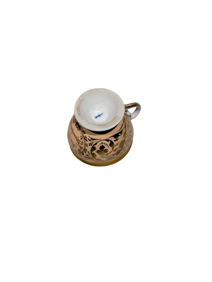 KPM Berlin – Goldene Tasse mit Untertasse, florales Dekor